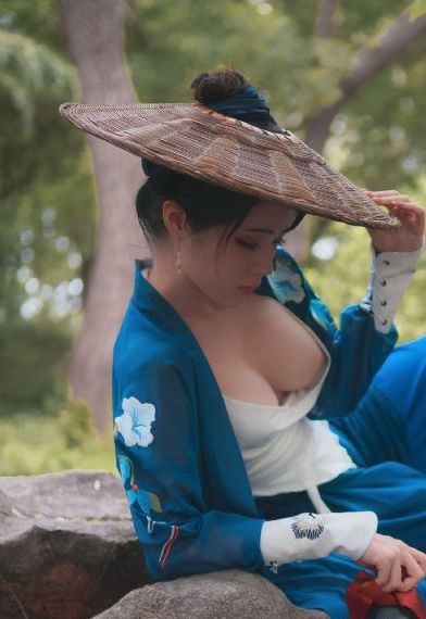 方子传未删减咬奶片段